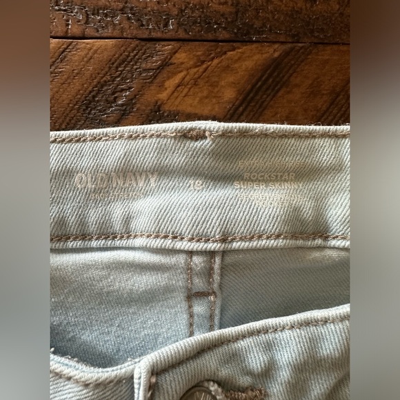 New condition woman’s old navy jeans - 2 pairs (18) - Picture 5 of 8